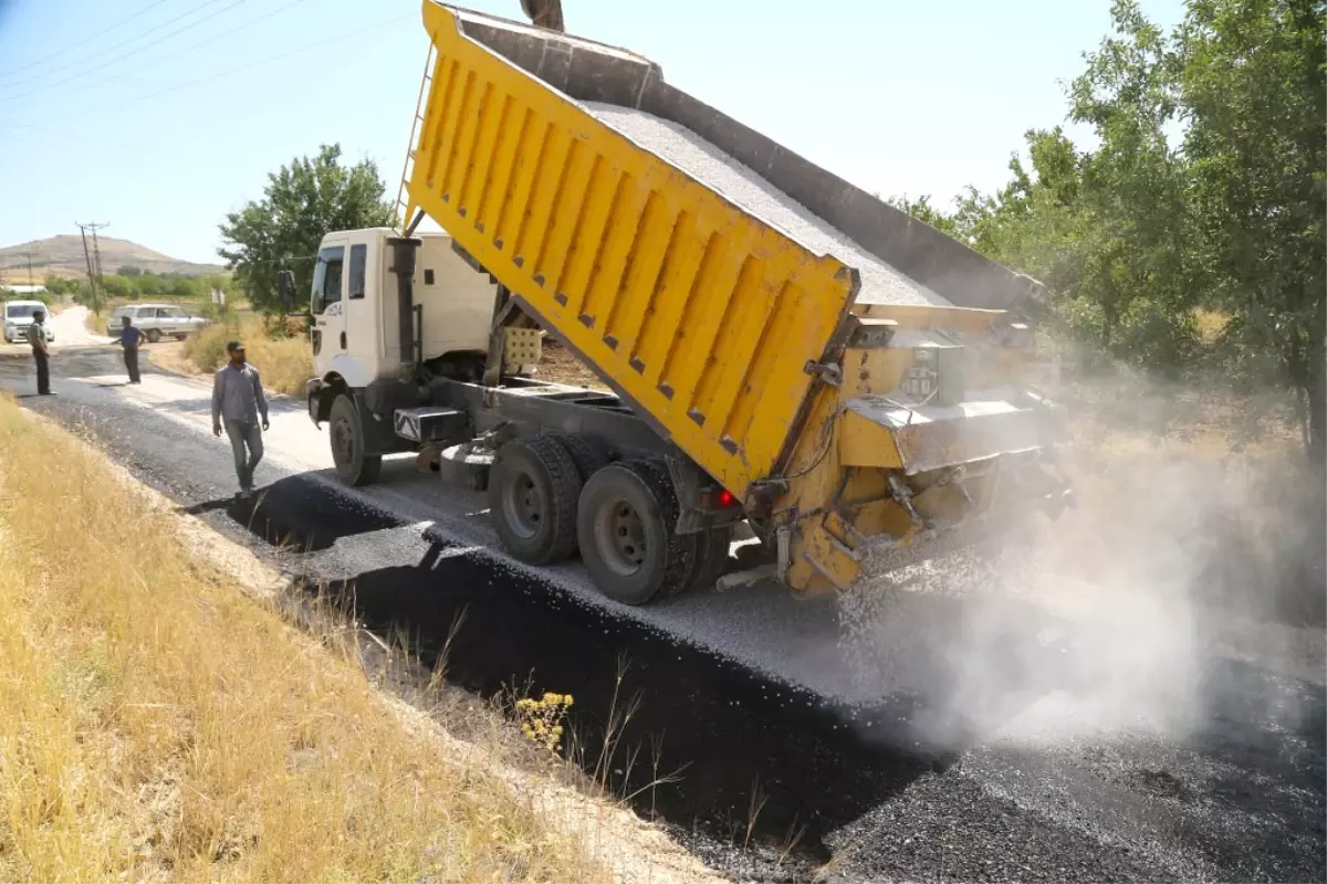 Merkez Köy Yollarında Asfalt Çalışmaları Devam Ediyor