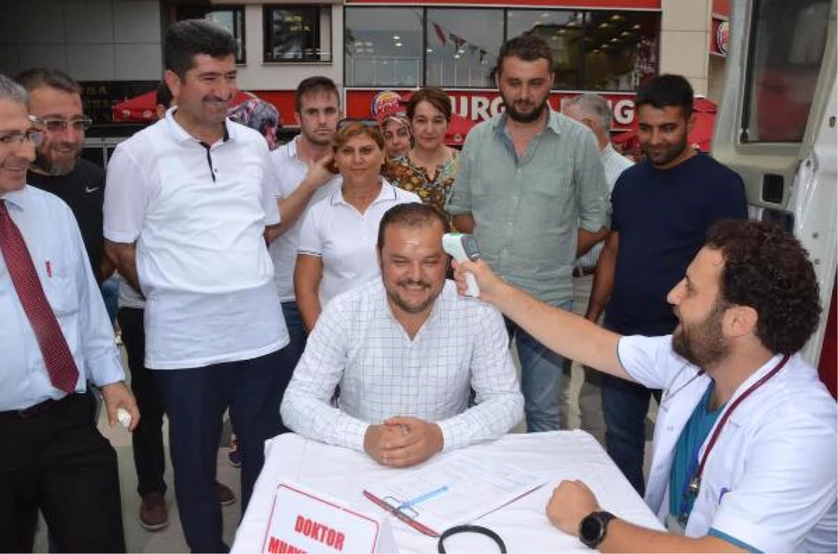 Milletvekili Öz Kızılay\'a Kan Bağışında Bulundu