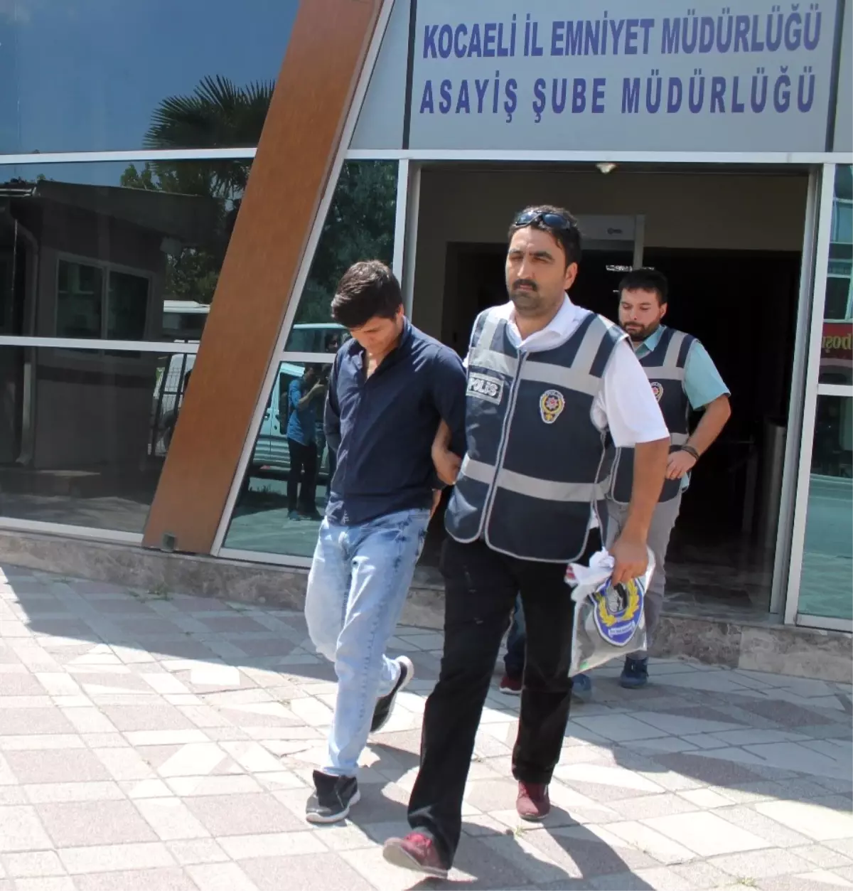 Polise Çalıntı Motosiklet Satmaya Kalkınca Yakalandılar