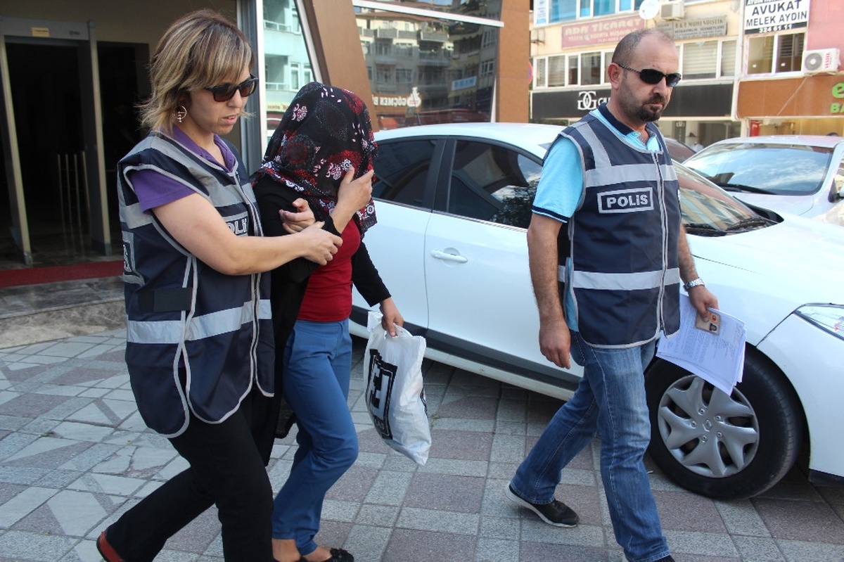 Polisten Yankesici Kadına Suçüstü