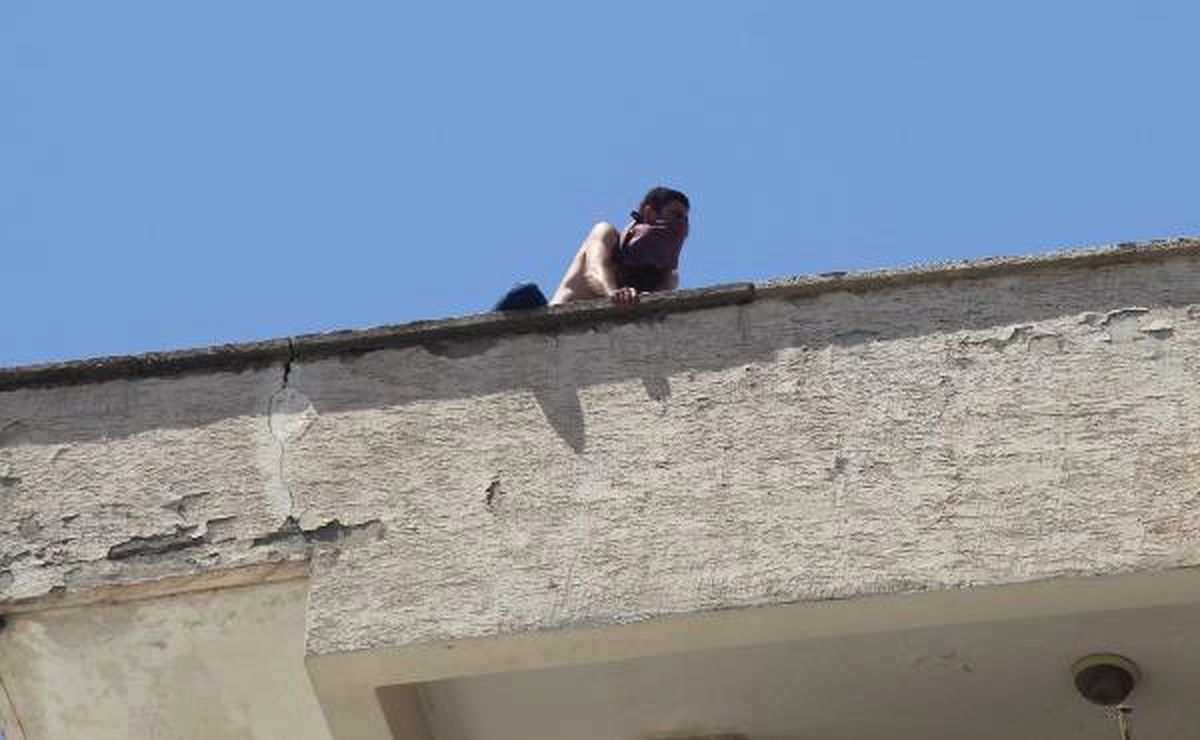 Şanlıurfa\'da İntihar Girişimine Kalkışan Genci Polis Vazgeçirdi
