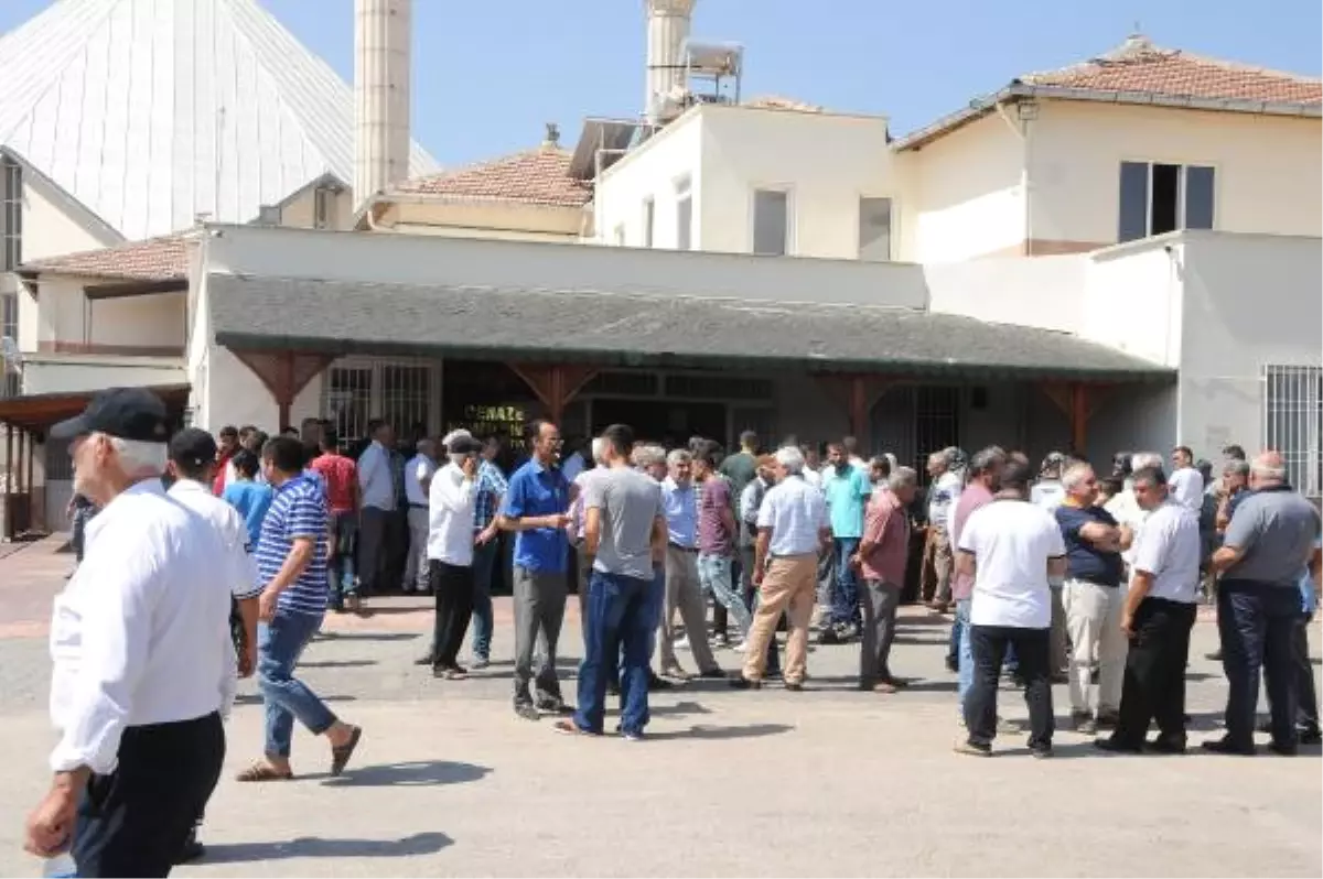 Tatil Dönüşü Kaza Geçiren Gurbetçi Ailenin Cenazeleri Gaziantep\'e Getirildi