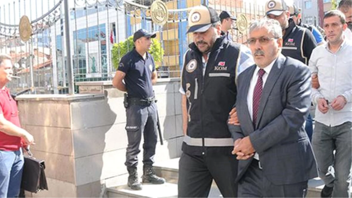 Yılmaz Büyükerşen\'e Saldıran Emekli Polisin 5 Büfesi Mühürlendi