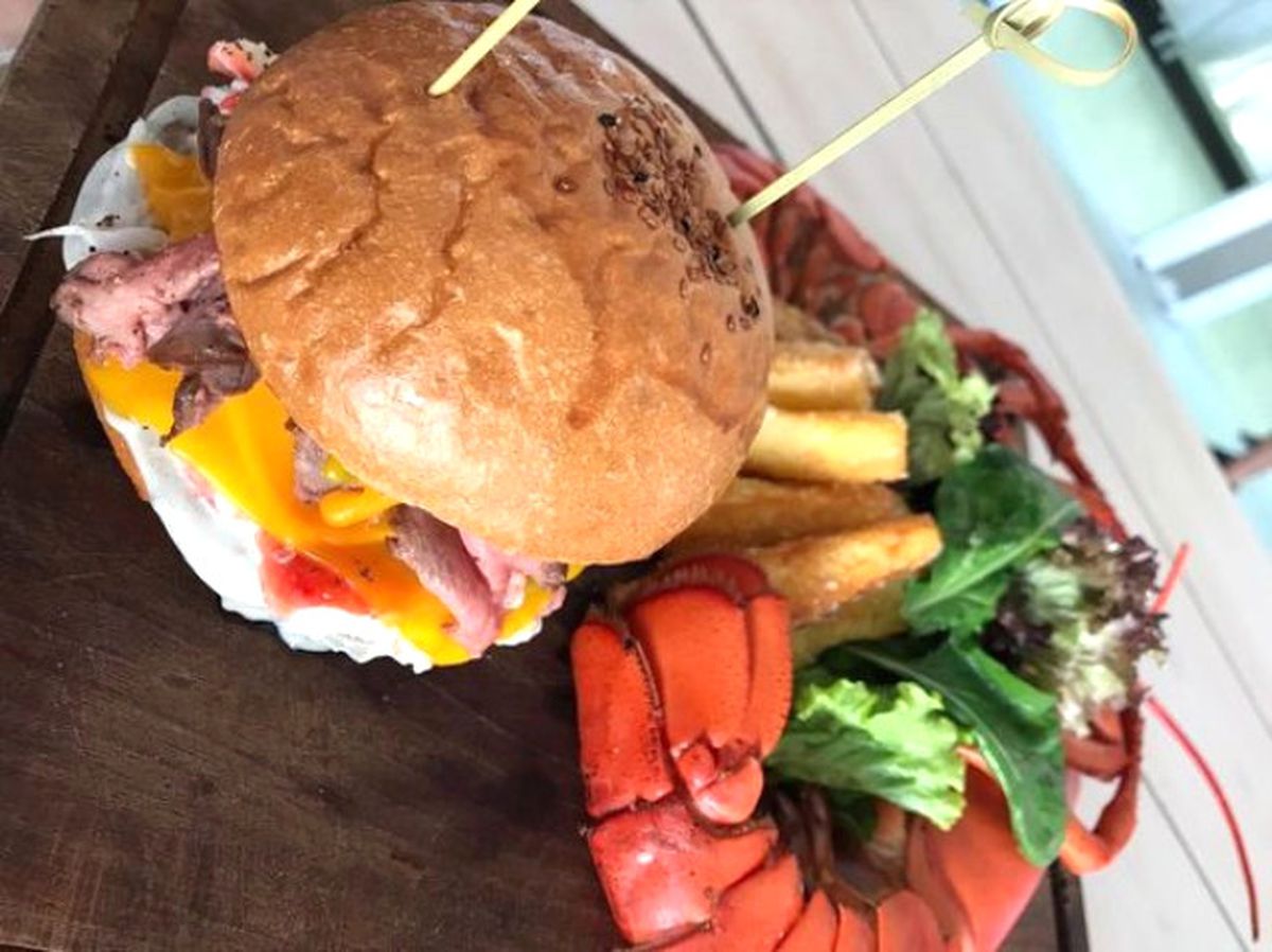 240 Tl\'lik Hamburgeri Olan Çeşme\'de Gece Siparişleri 5 Kat Arttı