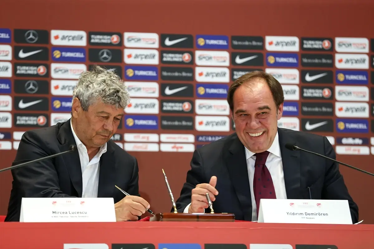 A Milli Futbol Takımı\'nda Lucescu Dönemi Başladı (2)