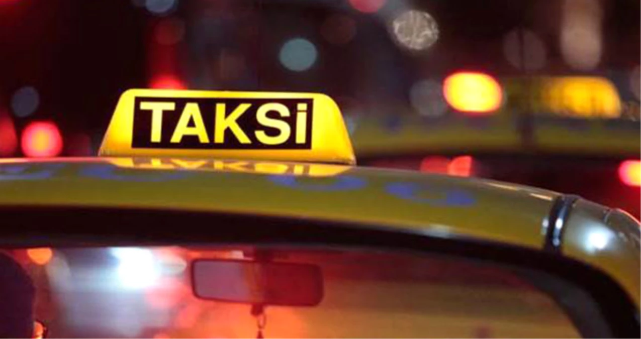 Antalya\'daki Uyanık Taksiciler, Yabancı Turiste \'Sabit Fiyat\' Uyguluyor
