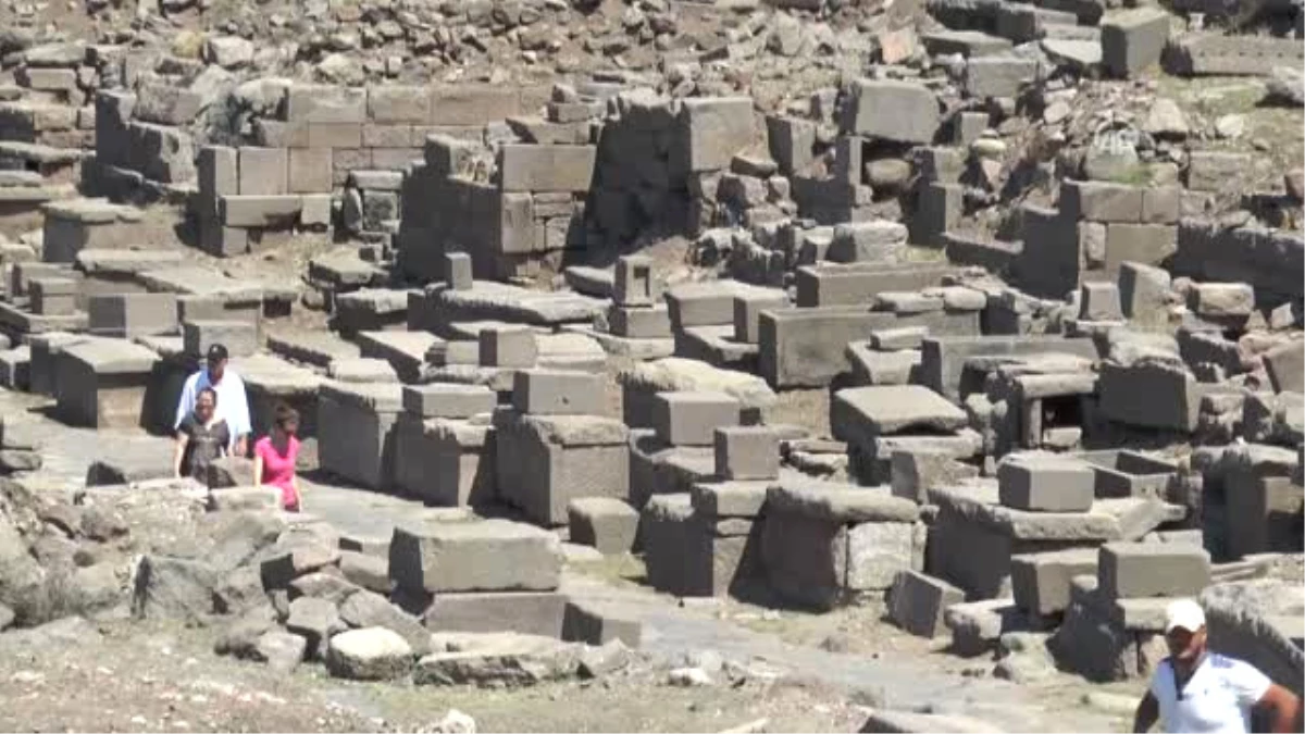 Assos\'ta Bin 800 Yıllık Bronz Kalem Bulundu