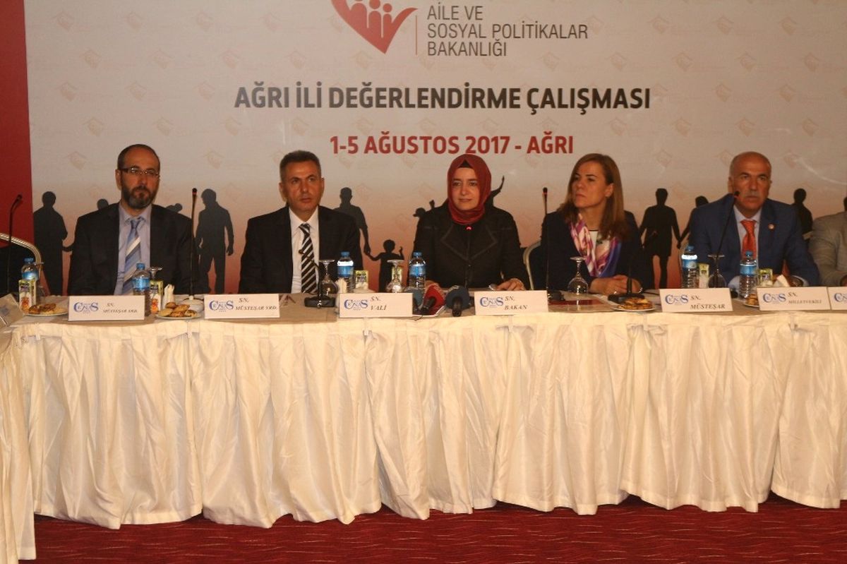 Bakan Kaya Ağrı\'da Çalışma Toplantısına Katıldı
