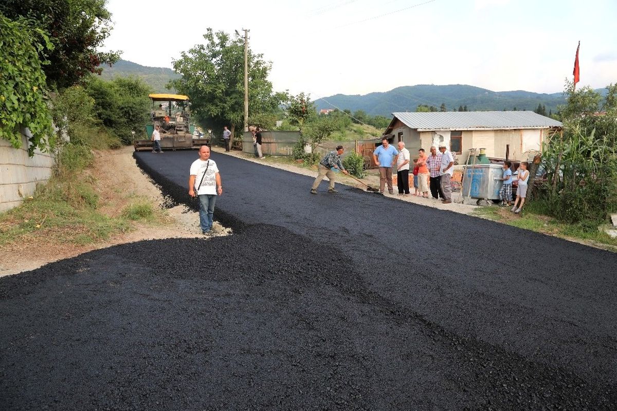 Başiskele\'de Asfalt Çalışmaları Sürüyor