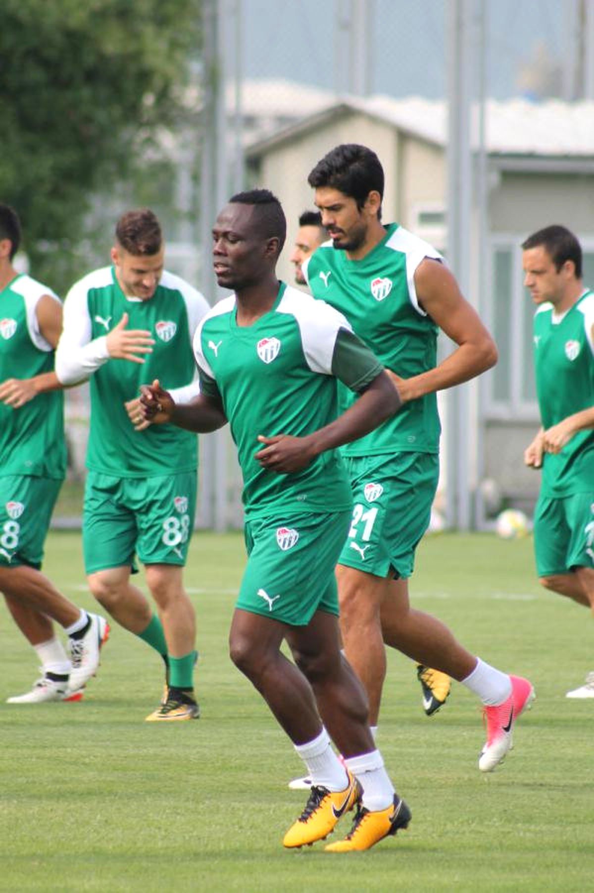 Bursaspor\'da Badu\'ya Geçer Not