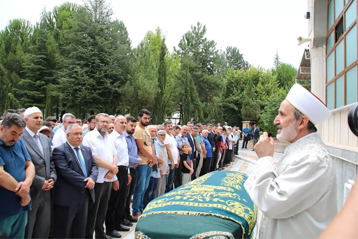 Diyanet İşleri Başkanvekili Keleş Yengesinin Cenazesine Katıldı