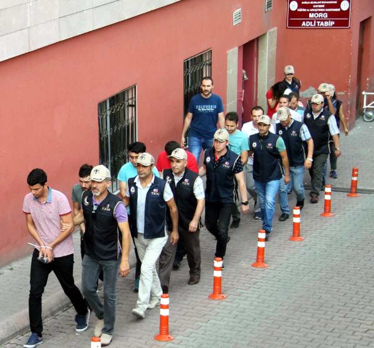 Fetö\'den Gözaltına Alınan 20 Kişi Adliyeye Gönderildi