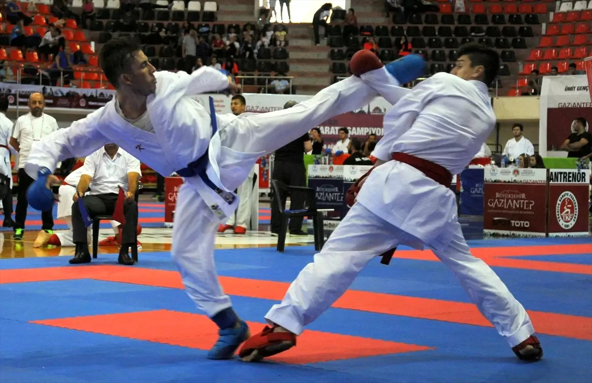 Gaziantep\'teki Karate Şampiyonası Sürüyor