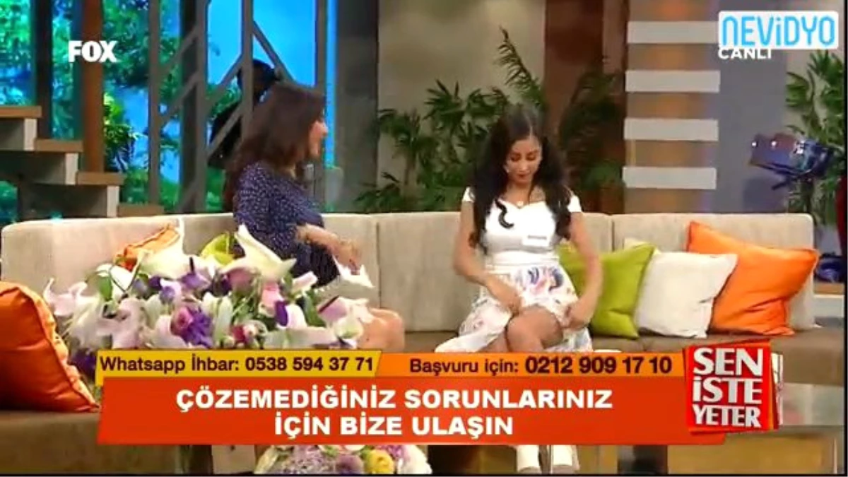 Hande Ataizi Mini Eteğiyle Damga Vurdu