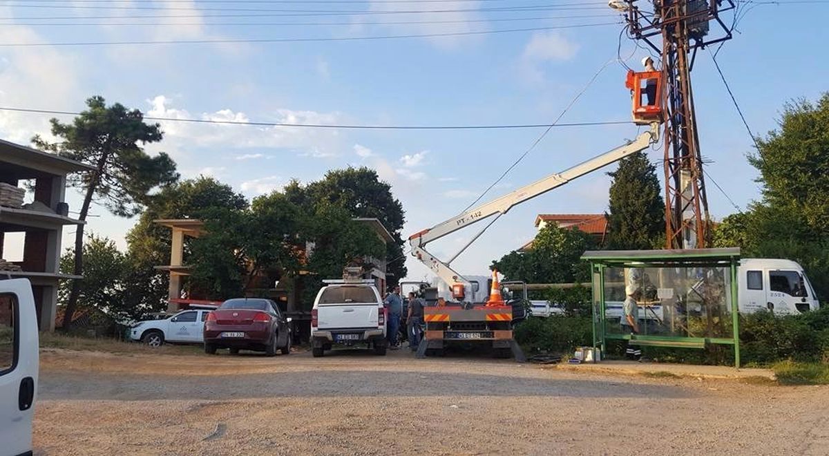Kaynarca\'da Elektrik Arızalarından Bunalan Tavuk Çiftliği Üreticileri Rahat Bir Nefes Aldı