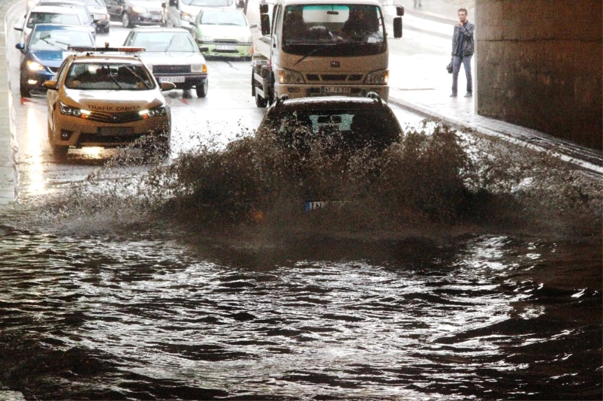 Konya\'da Kısa Süreli Yağış Etkili Oldu