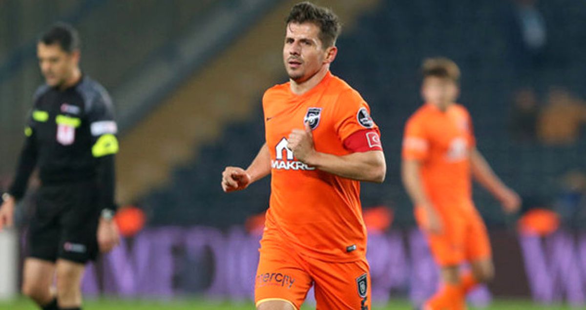 Mircea Lucescu, Emre Belözoğlu'nu Milli Takım'a Almaya Hazırlanıyor