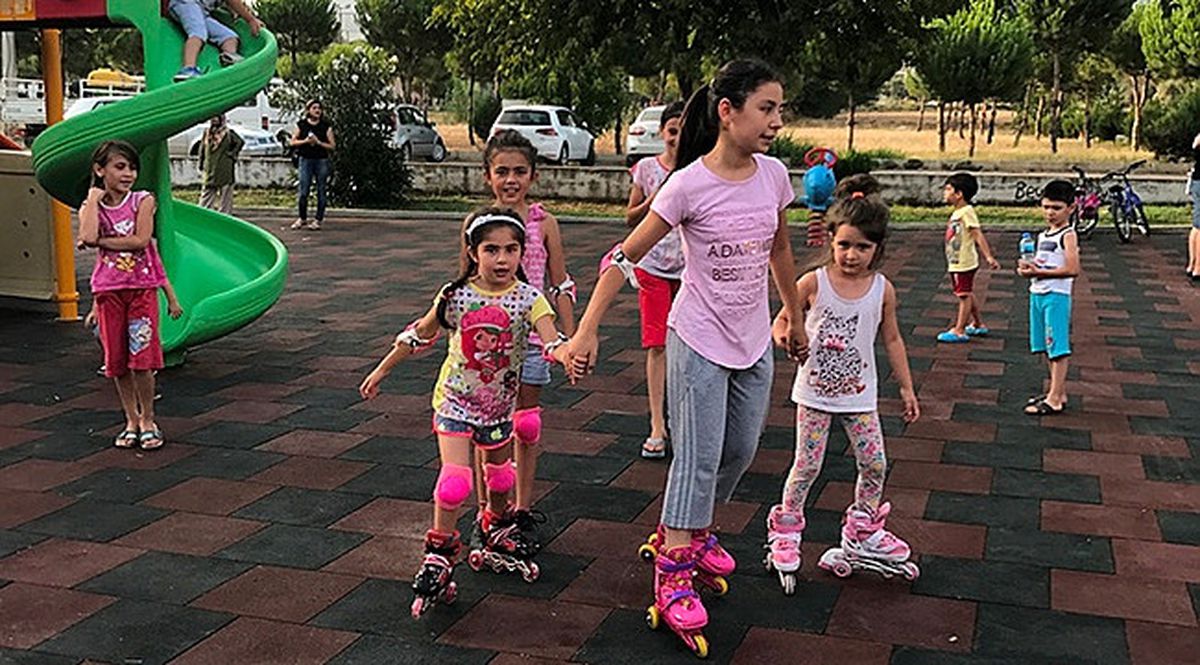 Ödemiş\'te Çocuklar Yeni Oyun Gruplarının Tadını Çıkarıyor