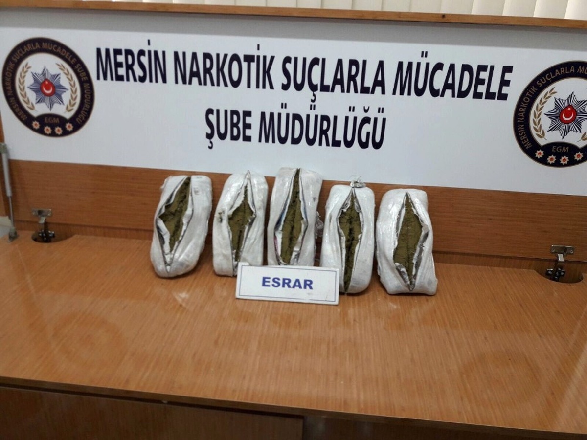 Otomobilin Motor Kaputunda Uyuşturucu Sevkiyatı