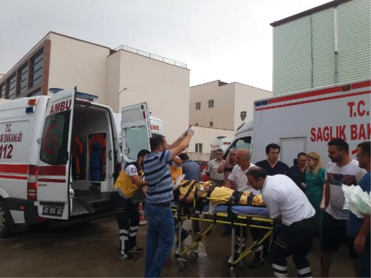 Seydişehir\'deki İki Ayrı Kazada 12 Kişi Yaralandı