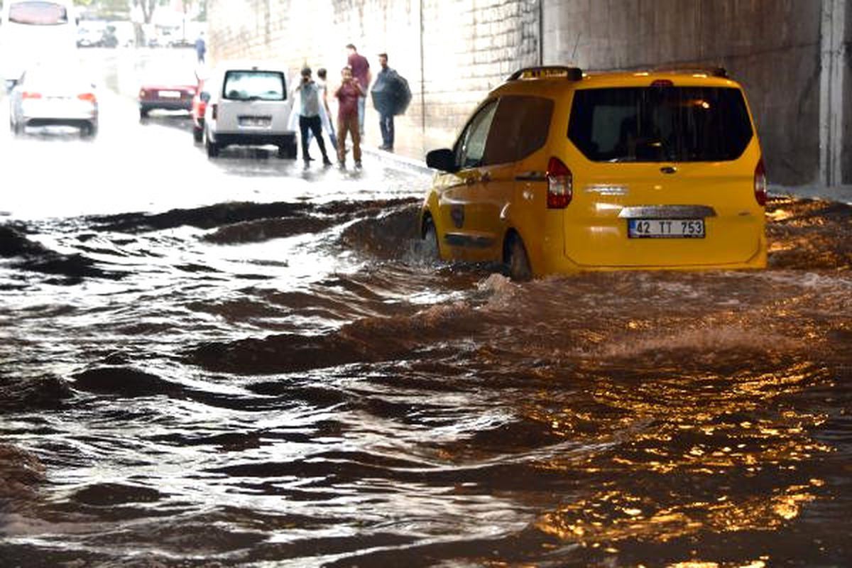 Şiddetli Yağmur Konya\'yı Etkisi Altına Aldı