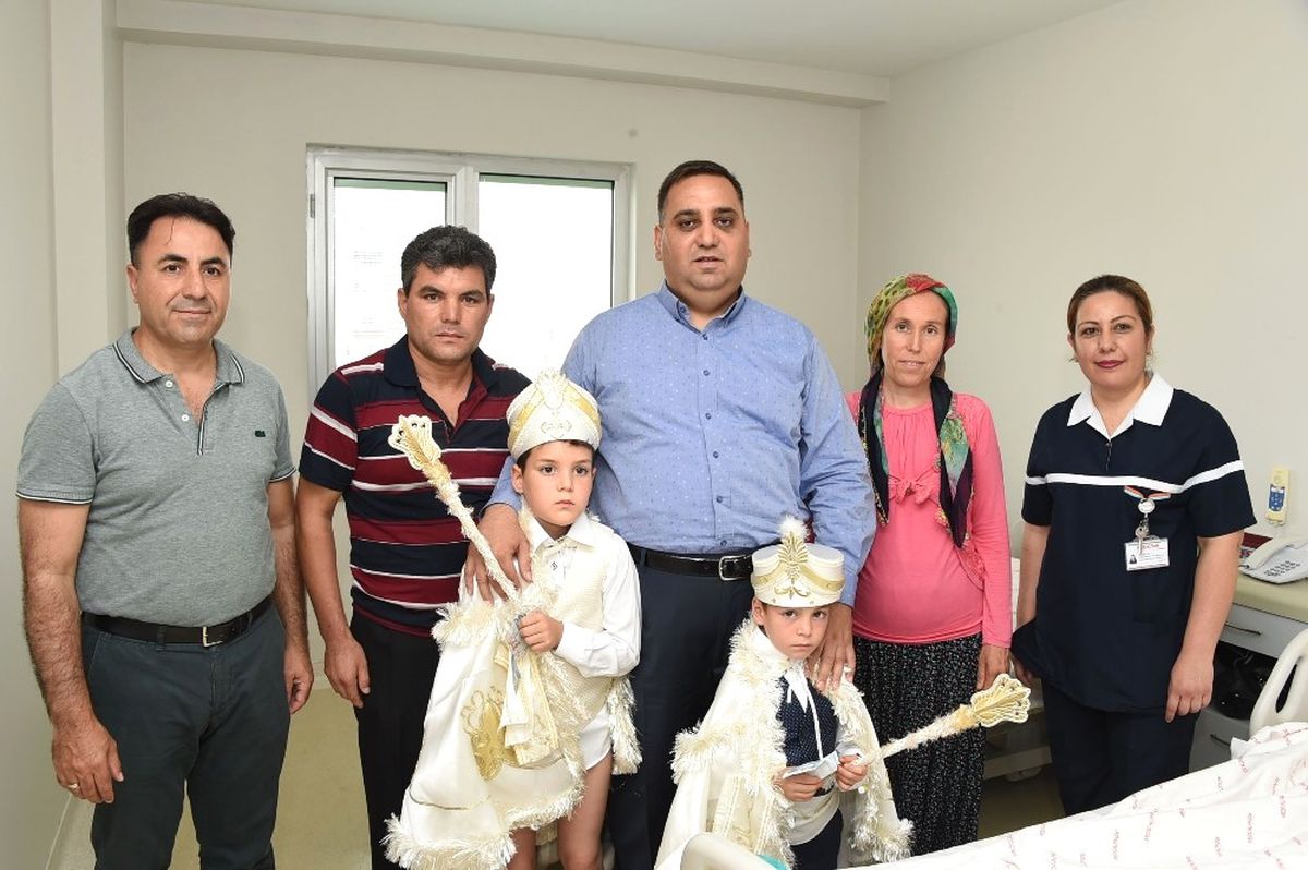 Tarsus\'ta Çocuklar Sünnet Ettiriliyor