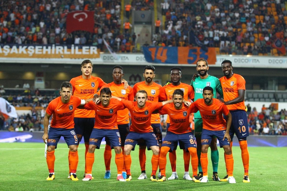 UEFA Şampiyonlar Ligi Play-off Turu\'nda Medipol Başakşehir, İspanya\'nın Sevilla Takımı ile Eşleşti.