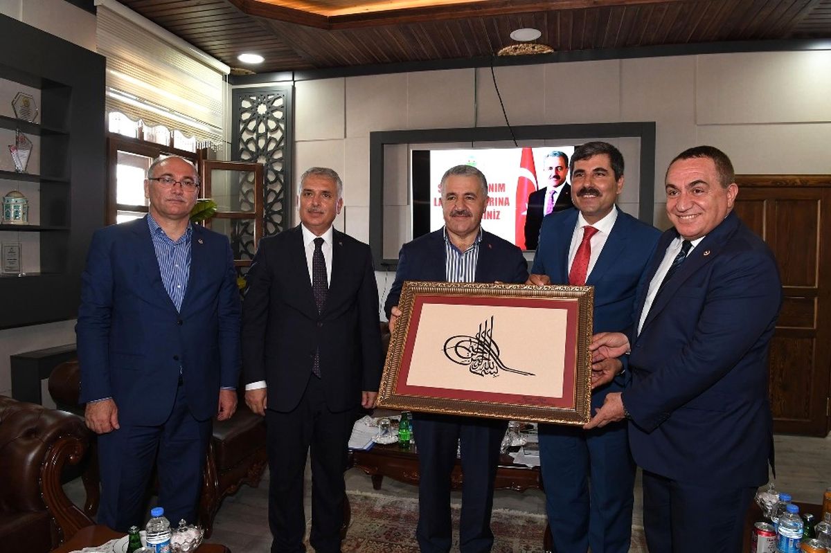 Ulaştırma Bakanı Arslan\'dan Belediyeye Ziyaret
