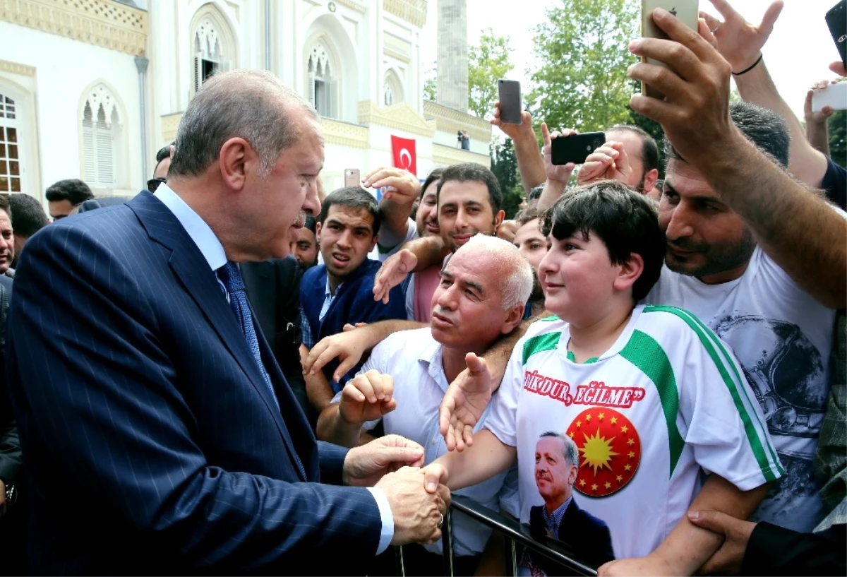 Vatandaşlar Cumhurbaşkanı Erdoğan ile Selfie Çekilmek İçin Yarıştı