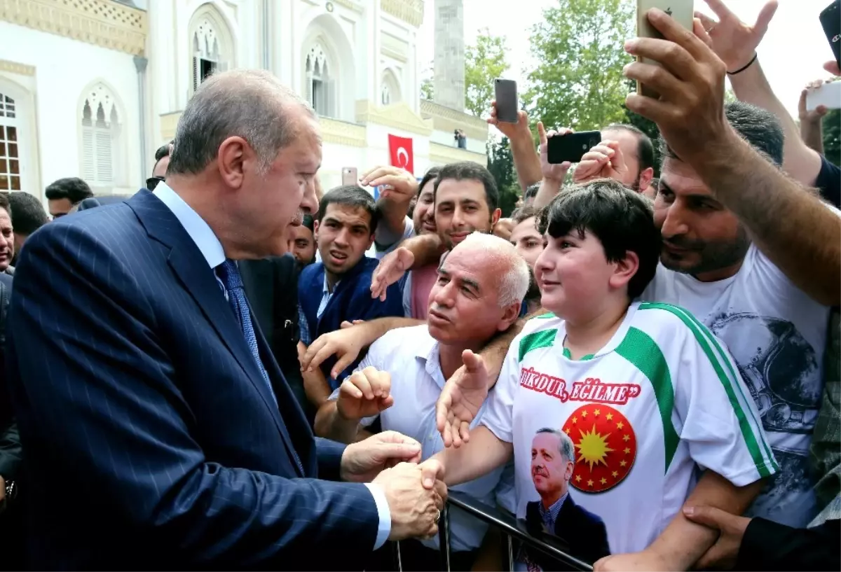 Vatandaşlar Cumhurbaşkanı Erdoğan ile Selfie Çekilmek İçin Yarıştı