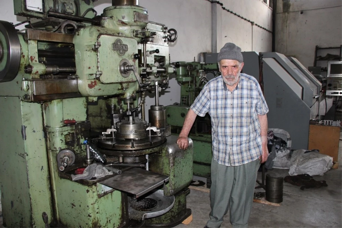 87 Yaşında, Hala Torna Tezgahı Başında