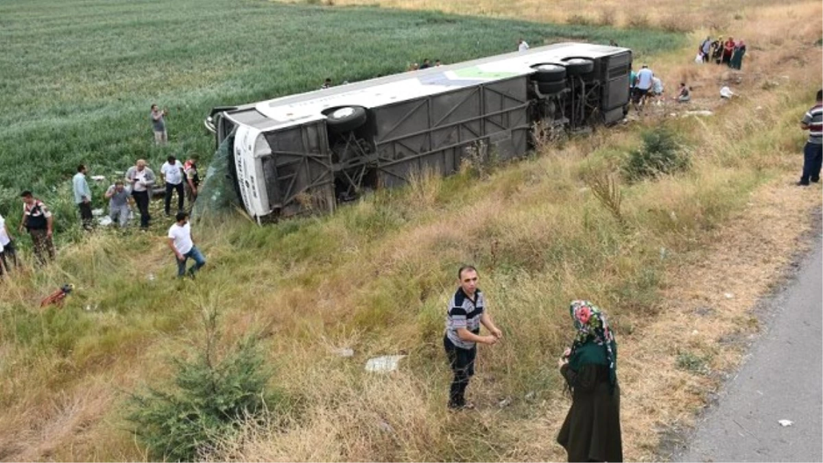 Amasya\'da Yolcu Otobüsü Devrildi : 5 Ölü, 36 Yaralı (3)