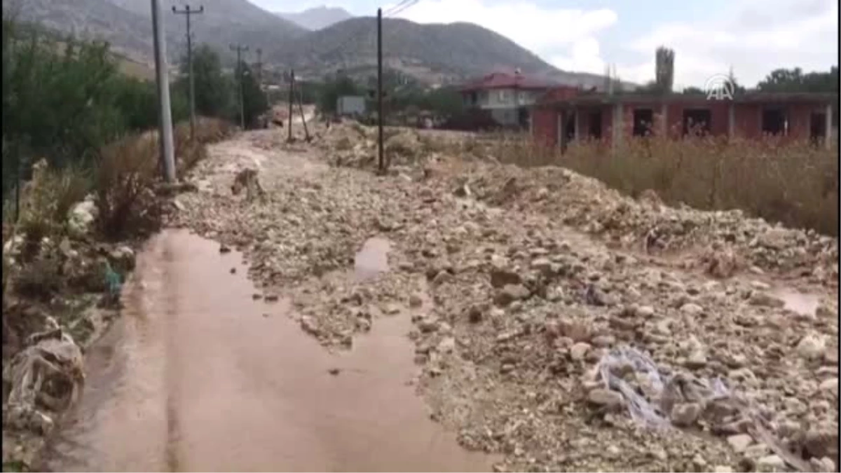 Antalya\'da Sel Tarım Arazilerinde Zarara Yol Açtı