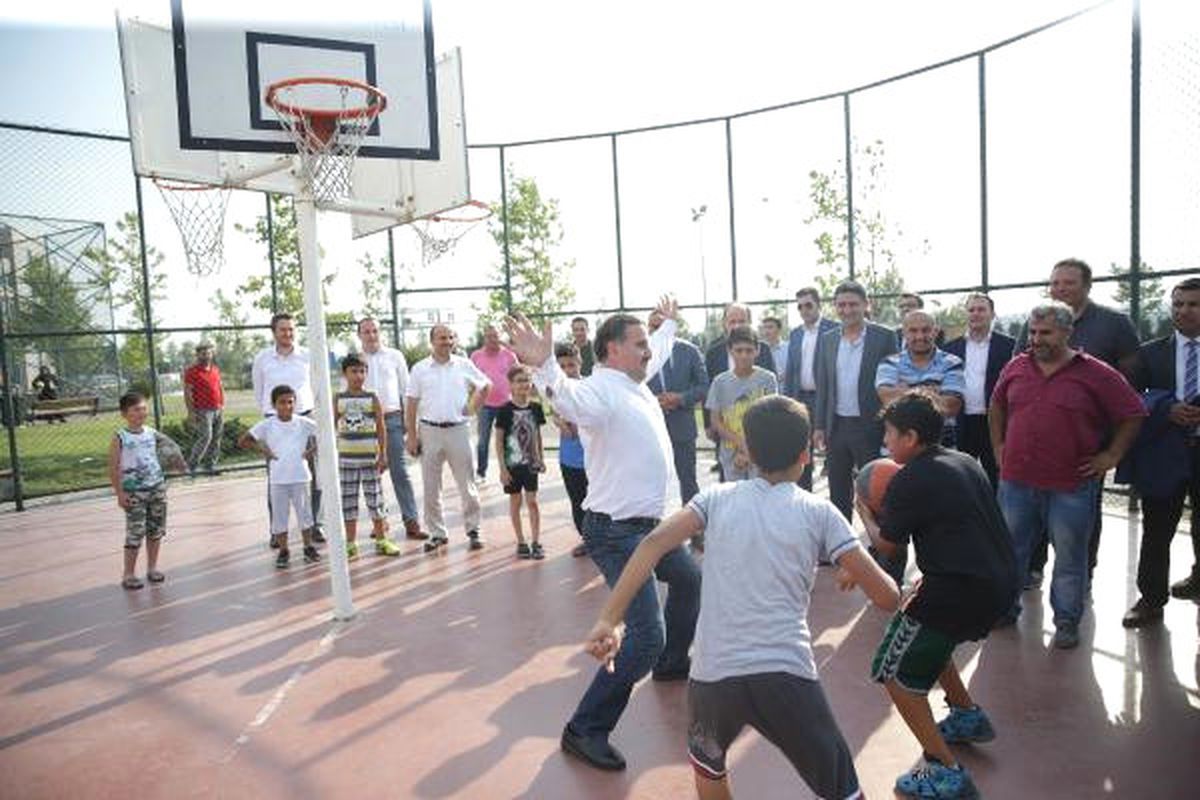Bakan Osman Aşkın Bak Çocuklarla Basketbol Maçı Oynadı