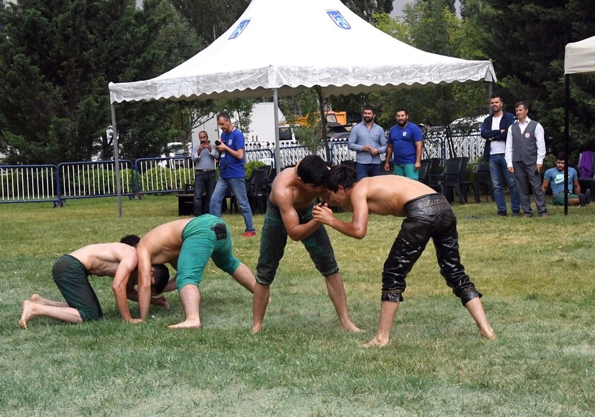 Büyükşehir Belediyesi ve Aski Güreş Takımı Sporcuları, Festival Alanında "Kırkpınar" Heyecanı...