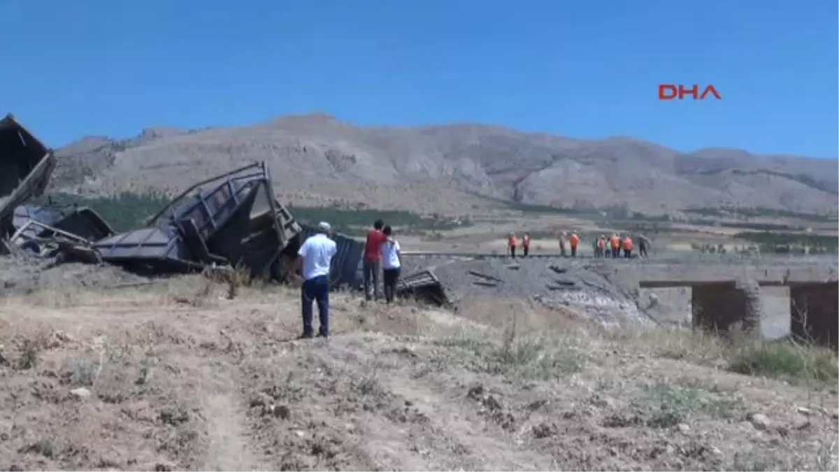 Elazığ\'daki Tren Kazasında Faciadan Dönülmüş