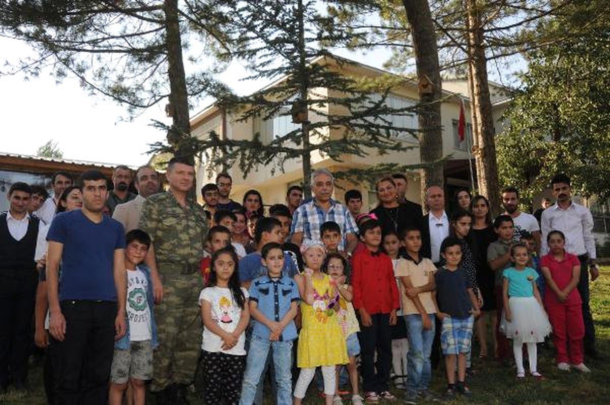 Hakkari Valisi, Evini Özel Konuklarına Açtı