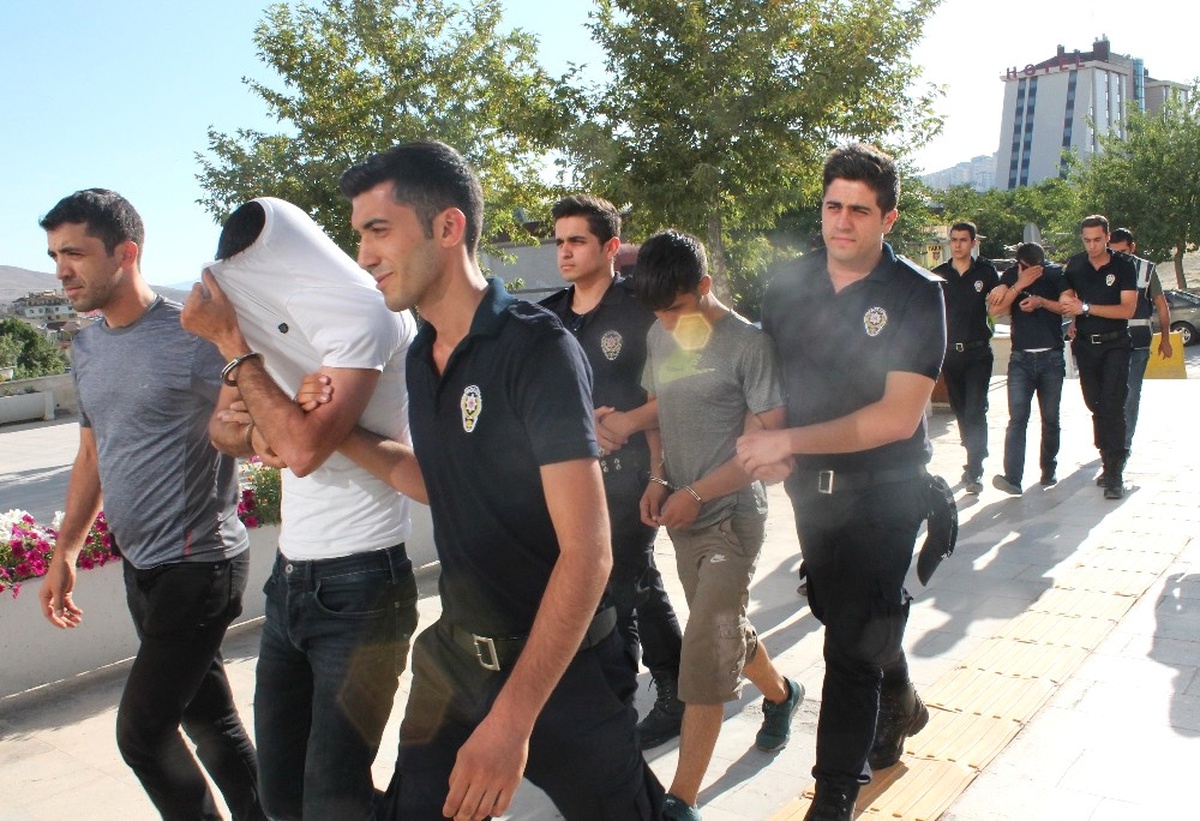 İki Evi Soyan Hırsızlar, Uygulama Noktasında Yakalandı
