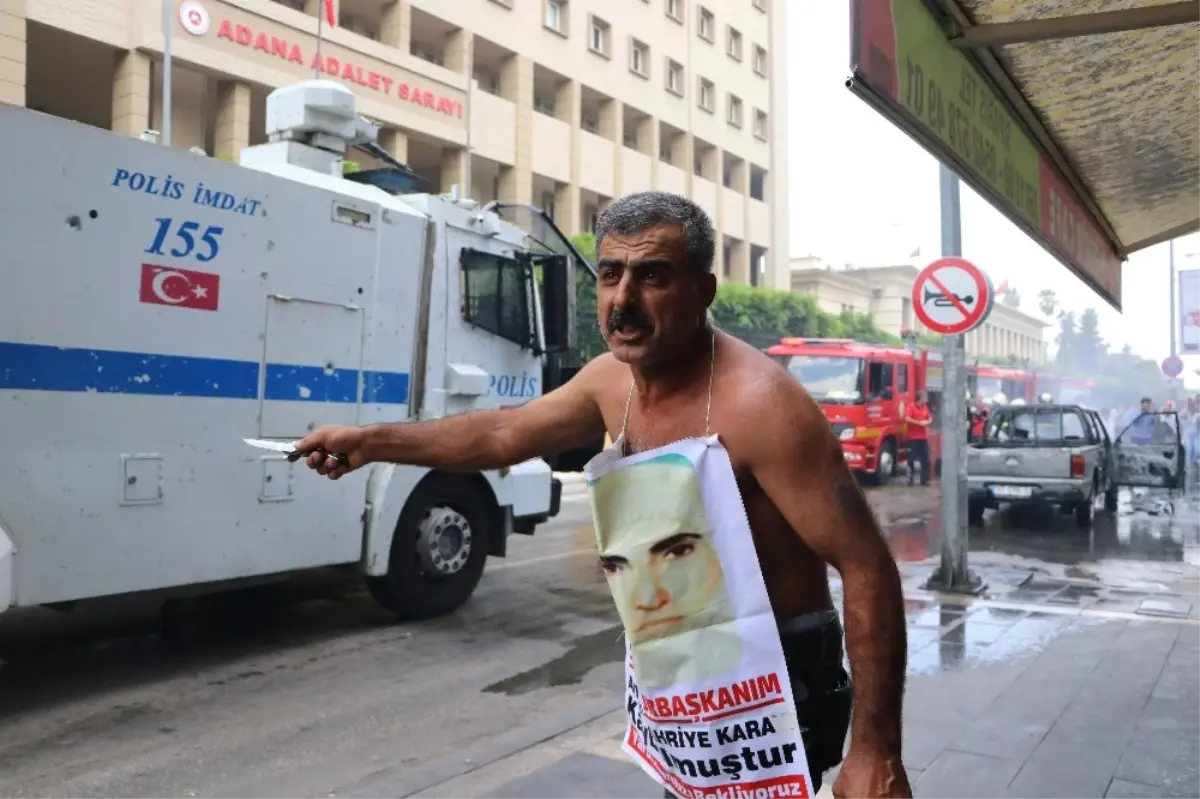 Kayıp Annesi İçin Adliye Önünde Aracını Ateşe Verdi