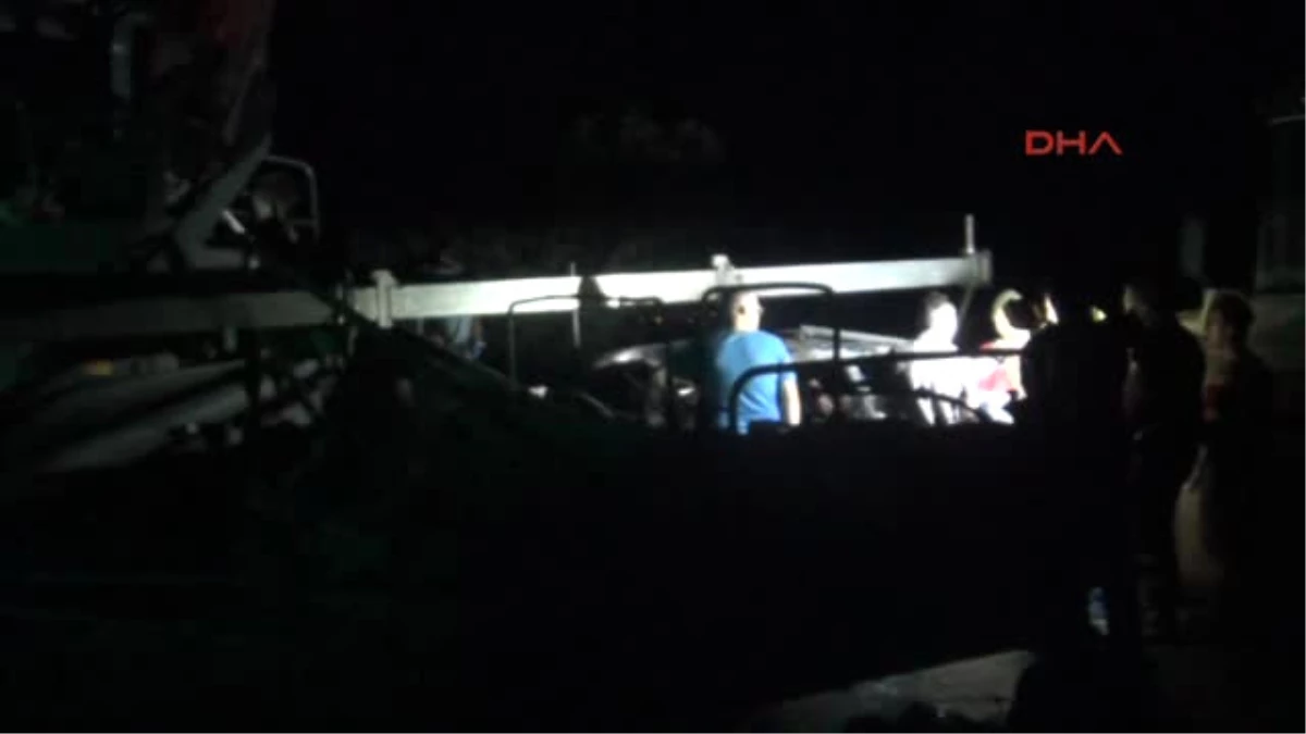 Manisa\'da Trafik Kazası: 3 Kişi Yanarak Can Verdi