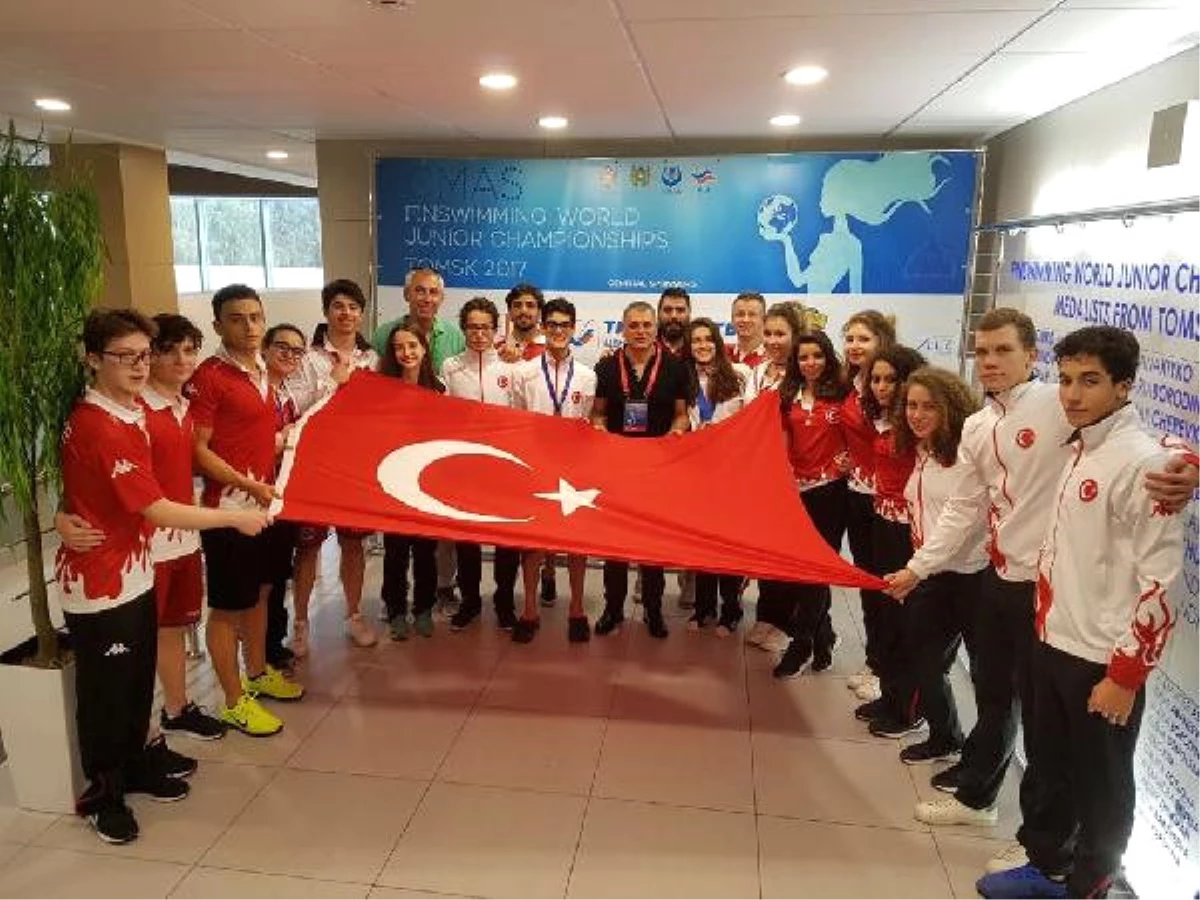 Paletli Yüzme Gençler Dünya Şampiyonası\'nda İki Dünya İkinciliği