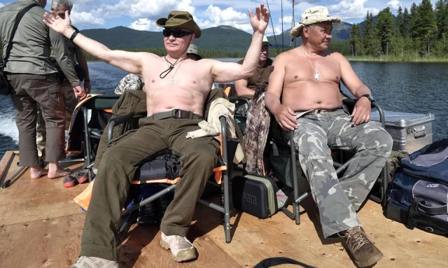 Putin soyunub dünyaya mesaj verdi: “64 yaşıma rəğmən...”- FOTOLAR