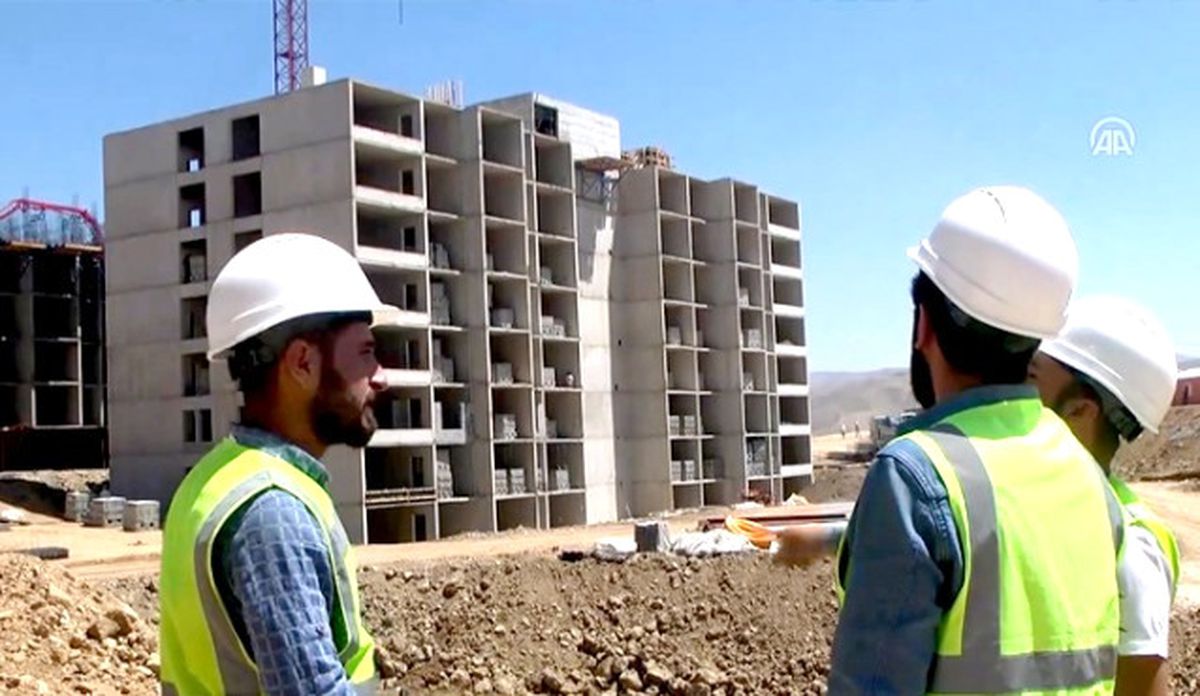 Yüksekova\'da Terör Mağdurları İçin Konutlar Yükseliyor