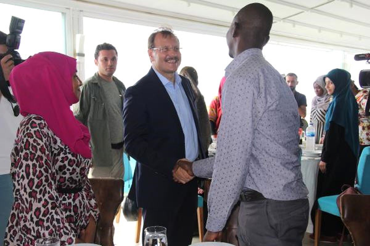 Bakan Çavuşoğlu, Afrika Vakfı Yaz Okulu Öğrencileriyle Biraraya Geldi
