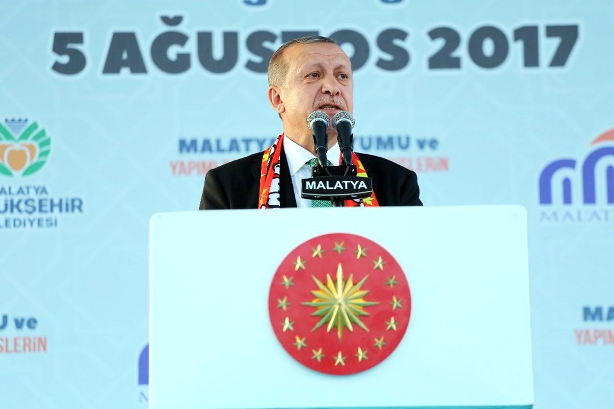Cumhurbaşkanı Erdoğan: "Darbeciler Tulum, Teröristler Pantolon Ceket Giyecek"