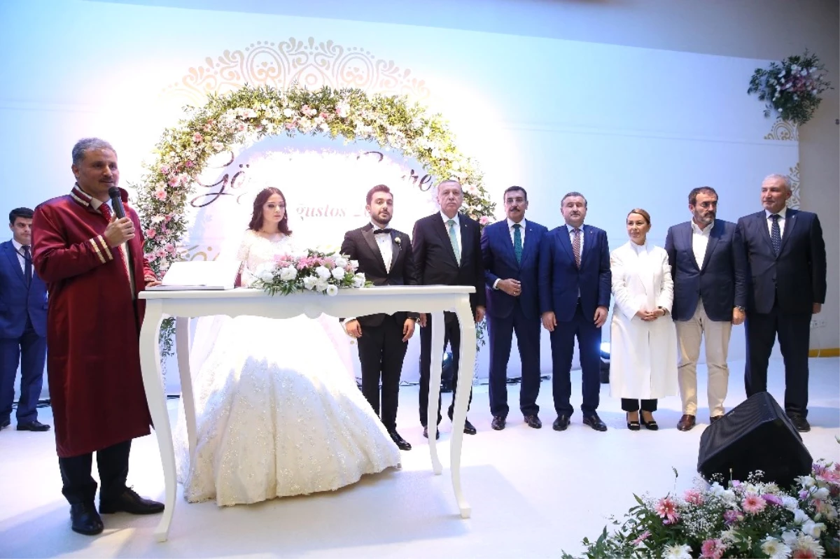 Cumhurbaşkanı Erdoğan Nikah Şahidi Oldu