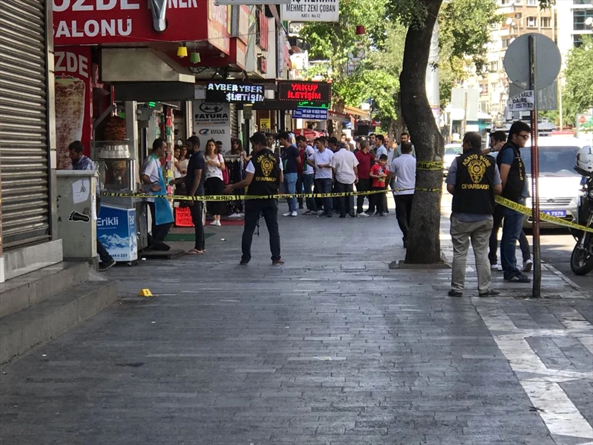 Diyarbakır\'da Silahlı Kavga: 3 Yaralı