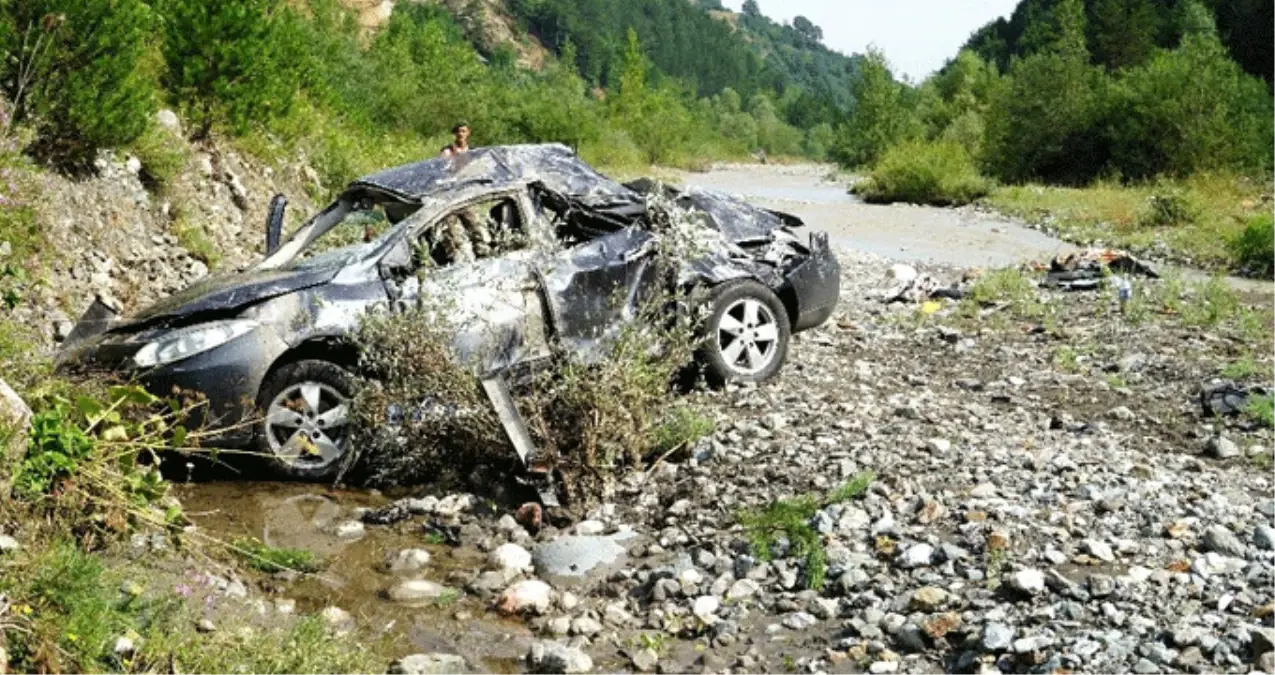 Kastamonu\'da Otomobil Çaya Uçtu: 3 Ölü, 3 Yaralı