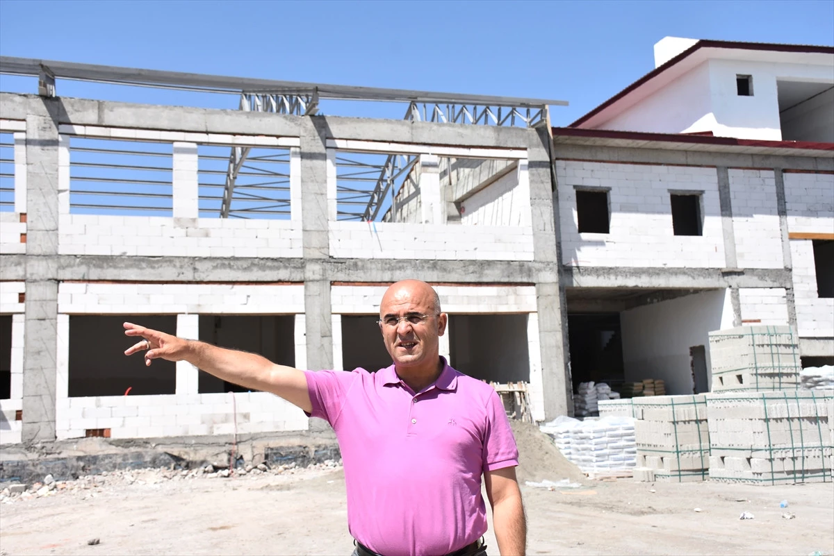 Selim Belediye Başkanı Altun, Yeni Belediye Binasını İnceledi