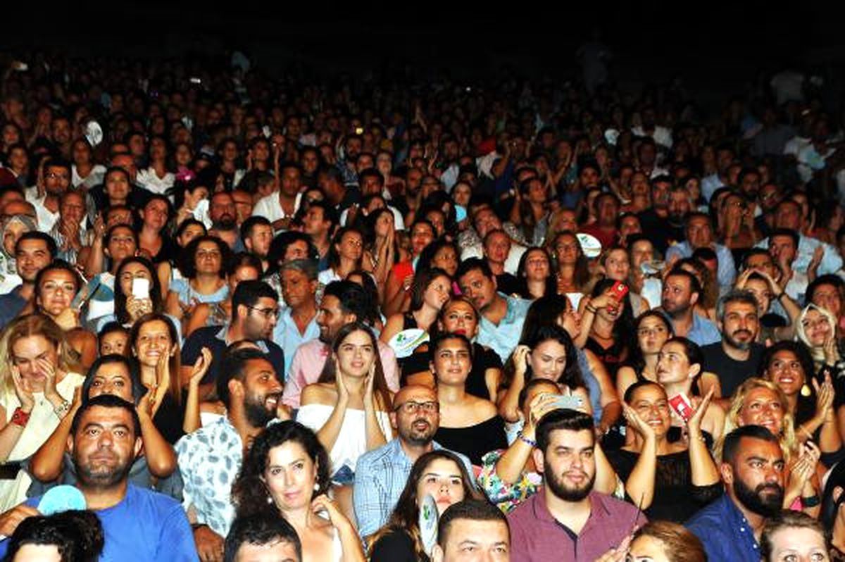 Sıla \'Heybeden Şarkılar\' ile Bodrum\'daydı